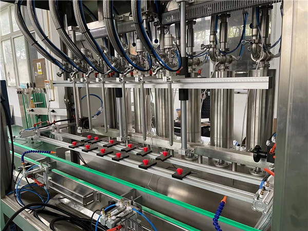 Podrobnosti o automatickom piestovom plniacom stroji