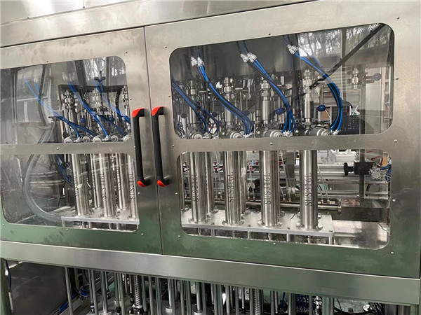 Podrobnosti o automatickom piestovom plniacom stroji