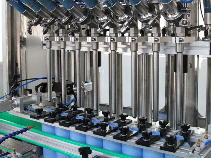 Priemyselný plniaci stroj