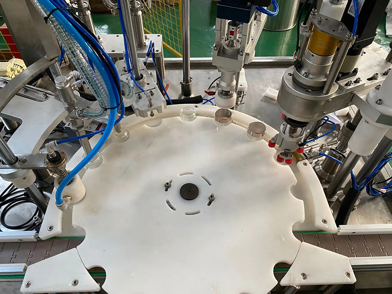 Monoblokový plniaci stroj